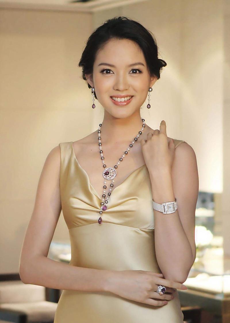 体育作品直播：体育赛事现场直击